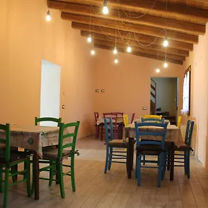 Sa Domu Beccia Couette-café Uras